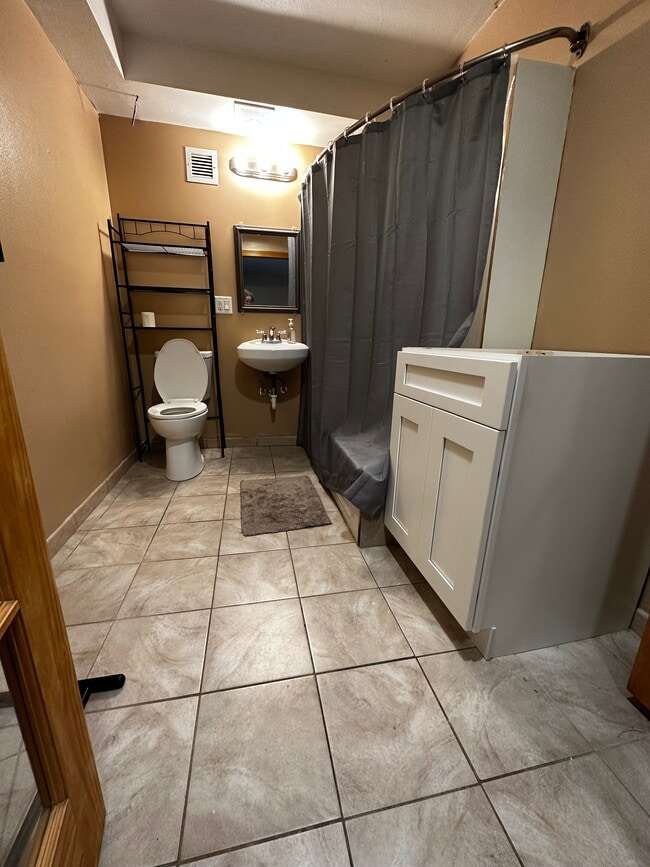 Building Photo - 320 Bawden St