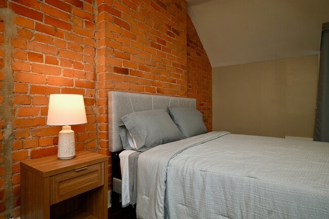 Building Photo - 2369 Park Ave