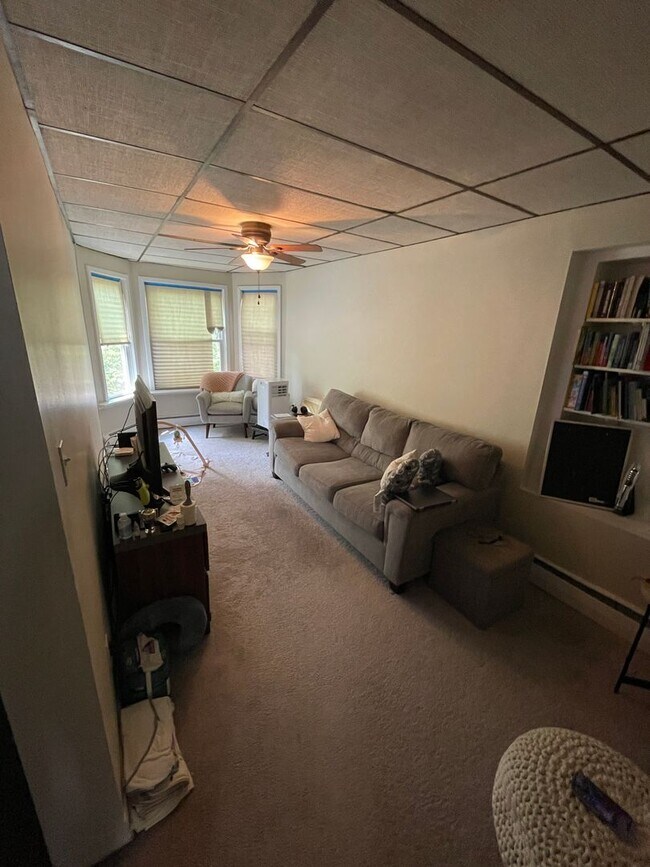 Building Photo - 642 N New St