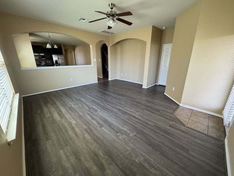 Building Photo - 6406 Clear Brook Dr