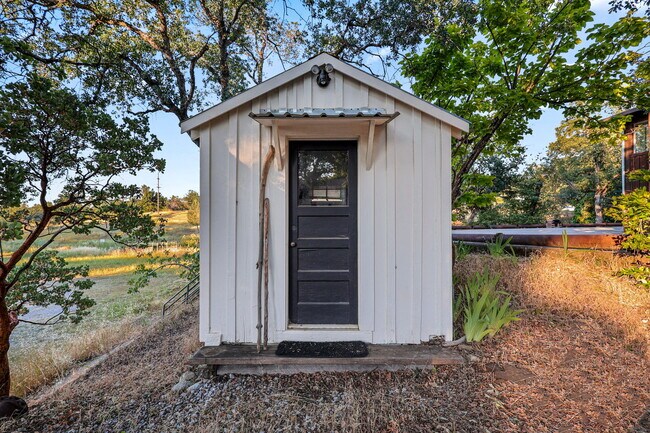 Building Photo - 1640 Highland Ave