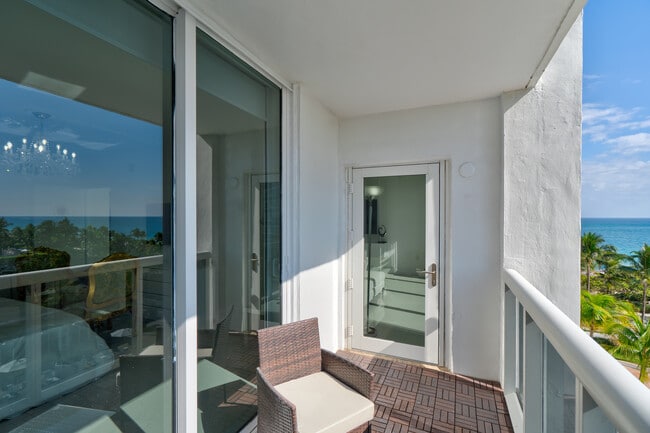 Building Photo - 10275 Collins Ave