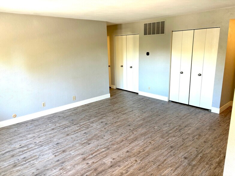 Building Photo - 4026 N Illinois Ave