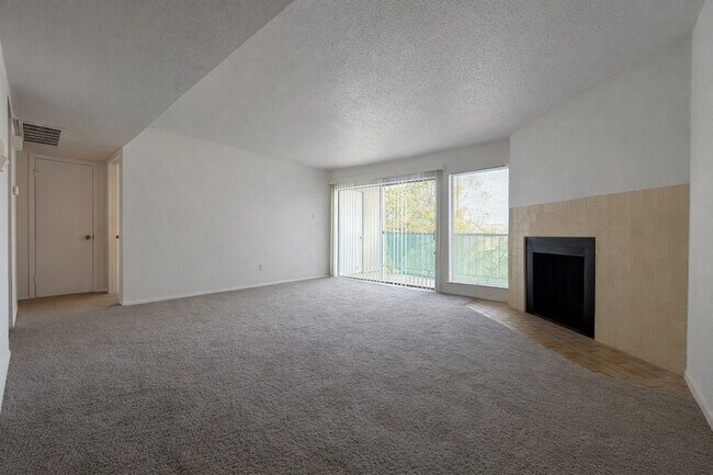 Building Photo - 2822 S Bartell Dr