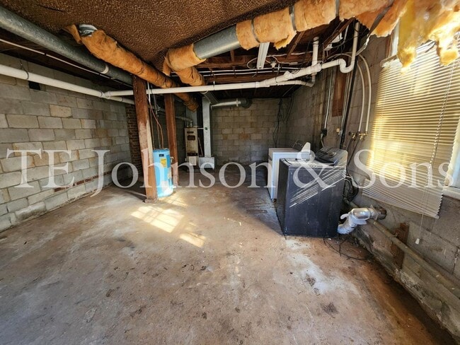 Building Photo - Charming 1-Bedroom Duplex in Winston-Salem