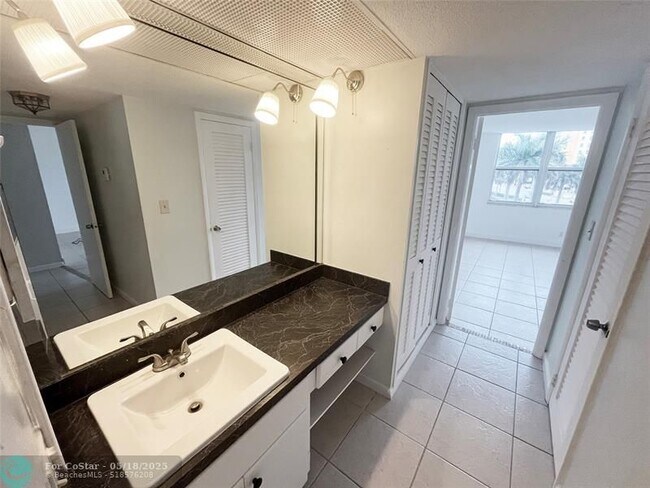 Building Photo - 301 N Ocean Blvd