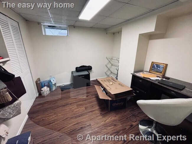 Building Photo - 10 Wallace St