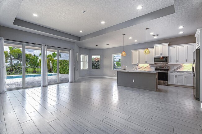 Building Photo - 15431 Goldfinch Cir