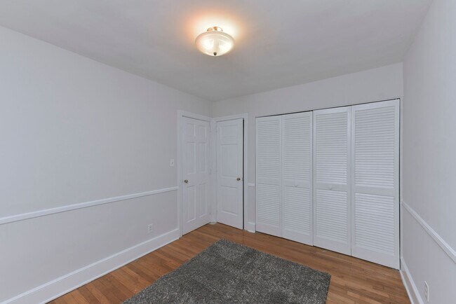 Building Photo - Charming 3 Bedroom, 2 Bath All-Brick Bungalow with Garage!