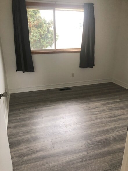 Building Photo - 516 E Wedgewood Ave