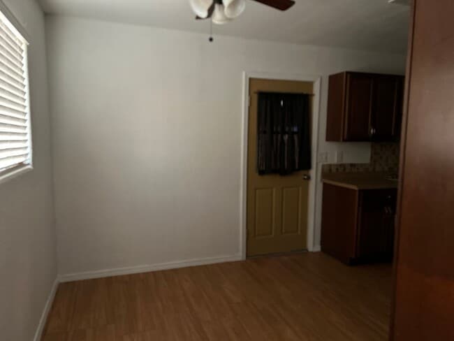 Building Photo - Easy Keeper