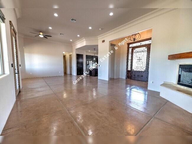 Building Photo - "Spacious Tucson Retreat with Granite Eleg...