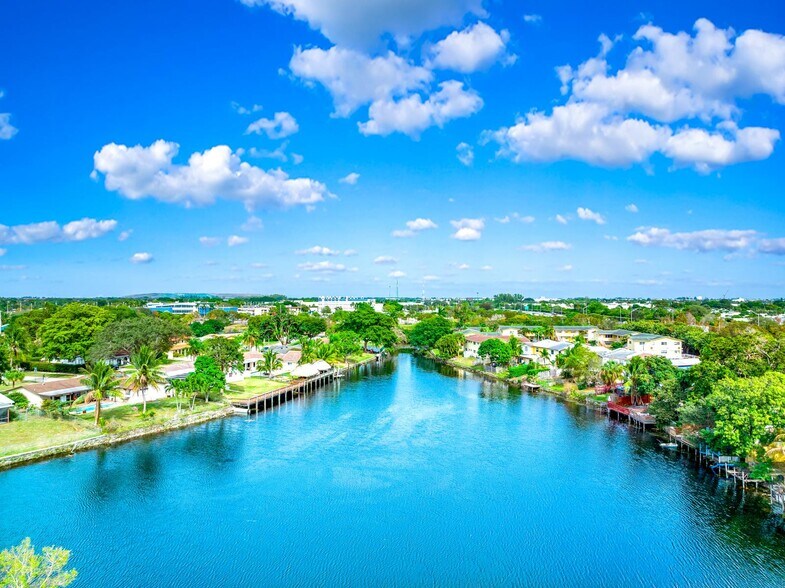 Building Photo - 374 Sunshine Dr