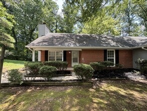 Building Photo - Newly Updated 2 BR 2 Full Bath Townhome ne...