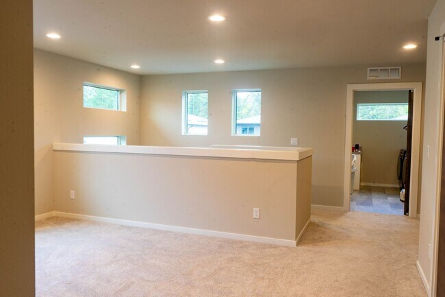 Building Photo - Stunning Black Diamond home-Ten Trails (Pinewood Plan) - Available Early to Mid June