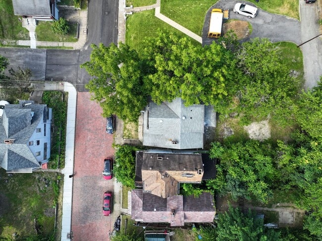 Building Photo - Renovated Large 4 Bedroom House in McKeesp...