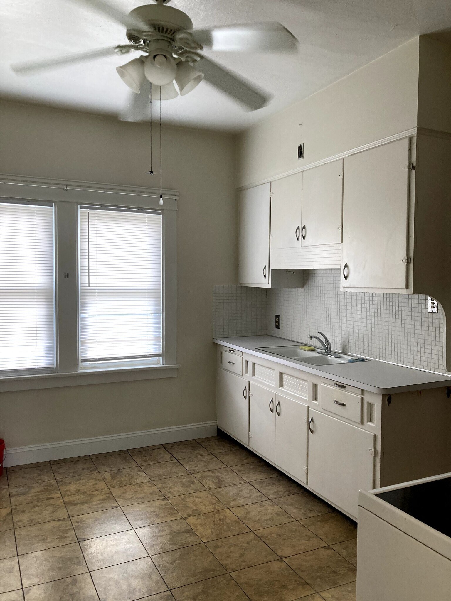 Kitchen - 3017 Portman Ave