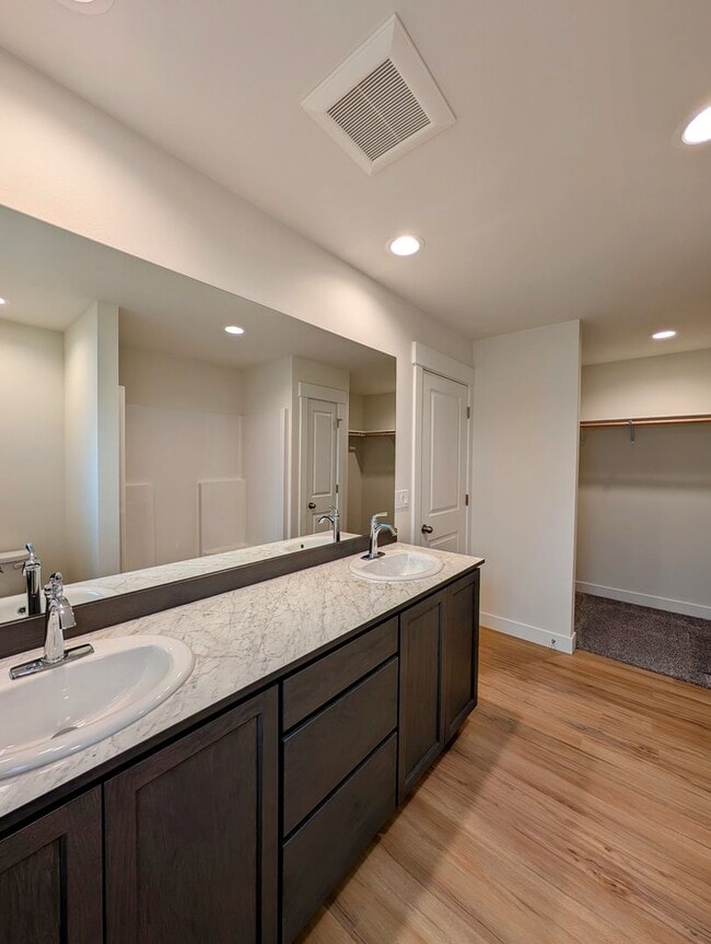 Building Photo - **New Construction** FOUR Bedroom House for Rent in Eastmont School District!