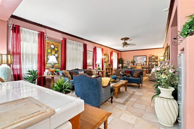 Building Photo - Spacious 4-Bedroom Home in Lancaster