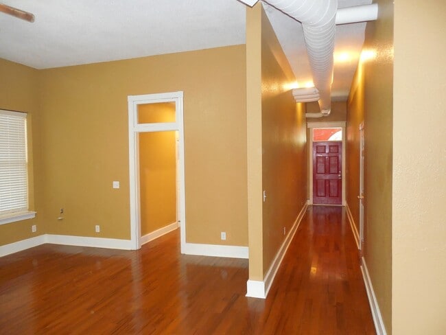 Building Photo - Stylish LowerTown Loft Living in the Heart...