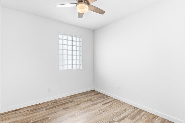 Building Photo - 18446 Claybrook St