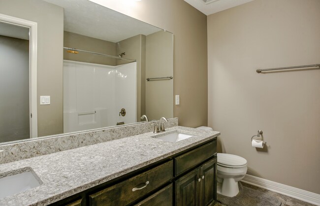 Building Photo - Stylish Living & Modern Comfort in Mission...