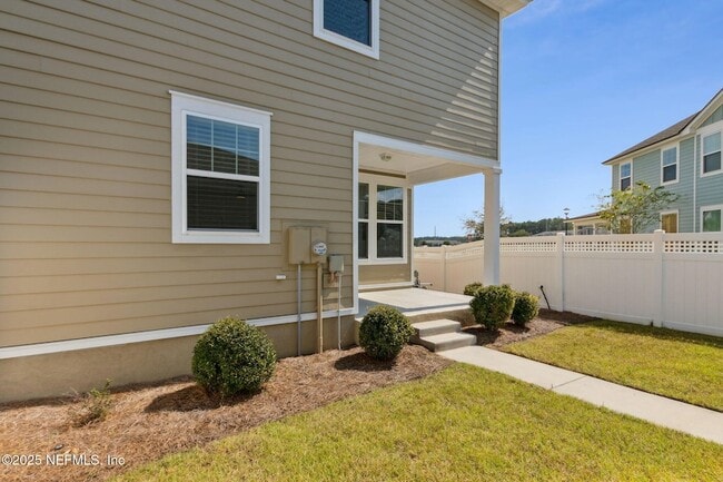 Building Photo - 205 Daydream Ave