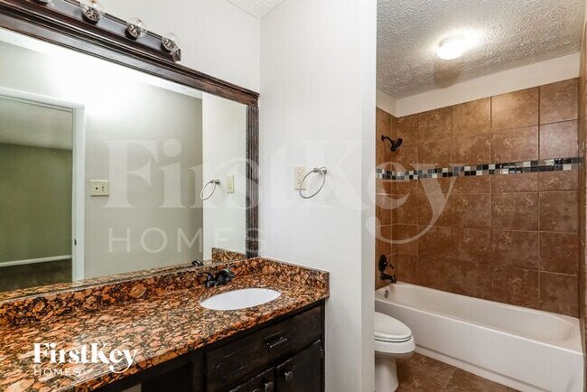 Building Photo - 2324 Sussex Court