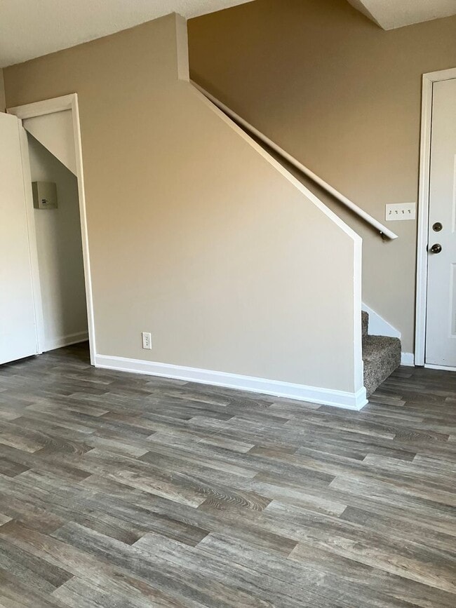 Building Photo - 2 story end unit condo - 1 month free