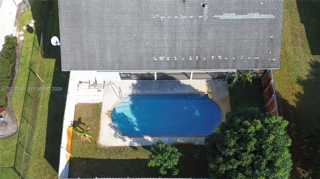 Building Photo - 5402 NW Emblem St