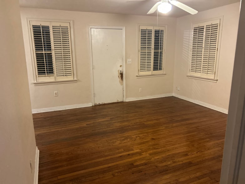 Building Photo - 2652 Merwyn Rd