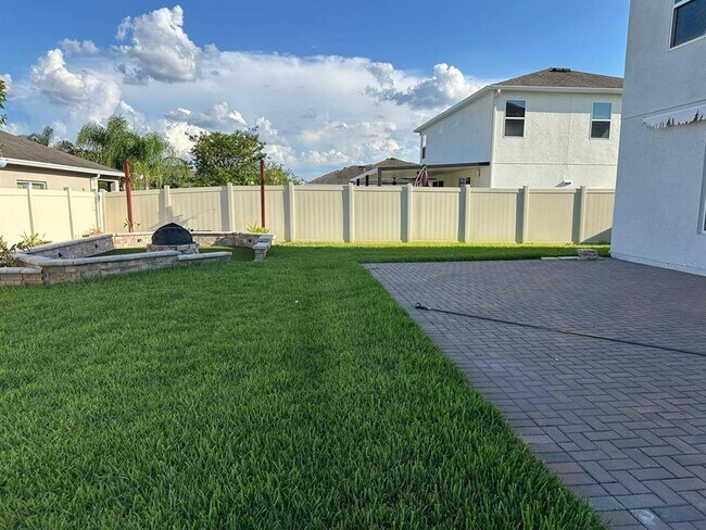 Building Photo - 2104 Stillwood Wy