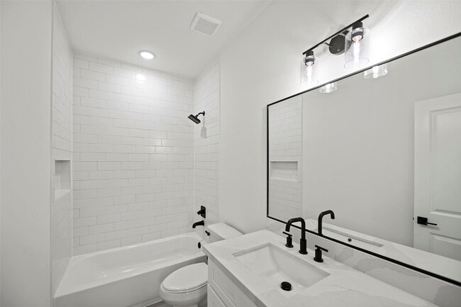 Building Photo - 870 W Little York Rd