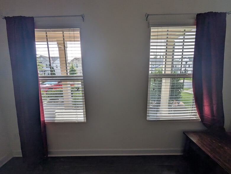 Building Photo - Room in House on Rupell Dr