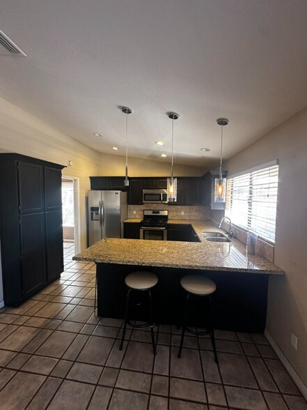 Building Photo - 6186 S Truman Dr