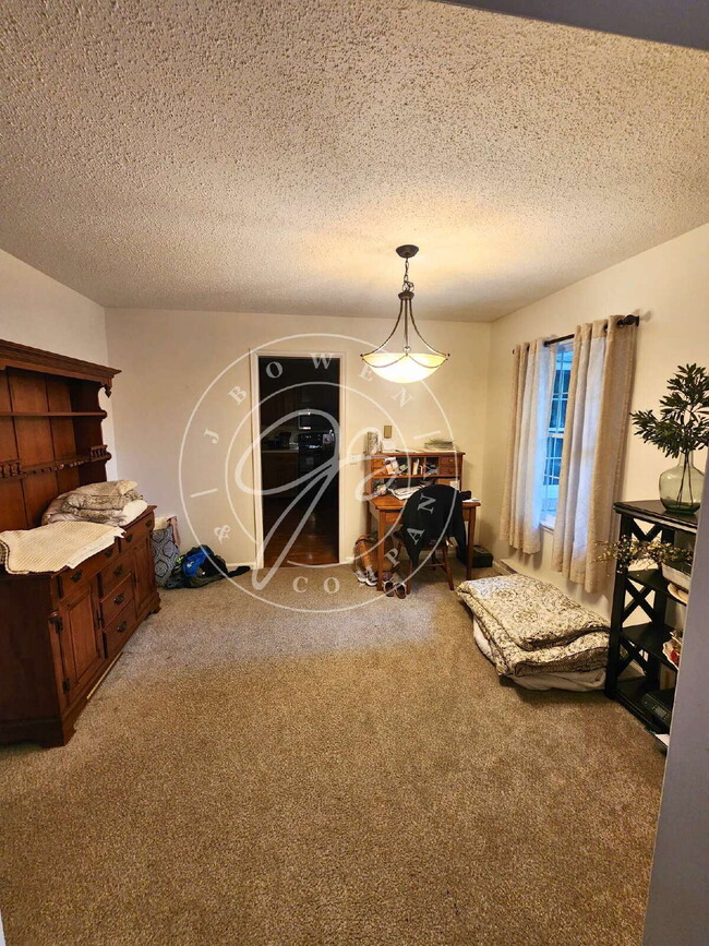 Building Photo - 1103 Maple Ct