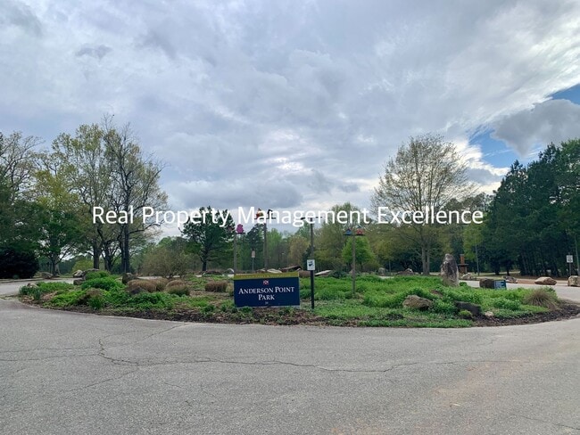 Building Photo - Raleigh Townhome Convenient to I440 & I540...