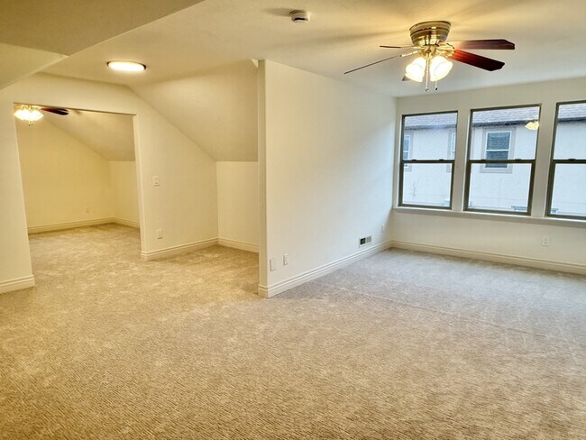 Building Photo - 14328 S Log Home Ln