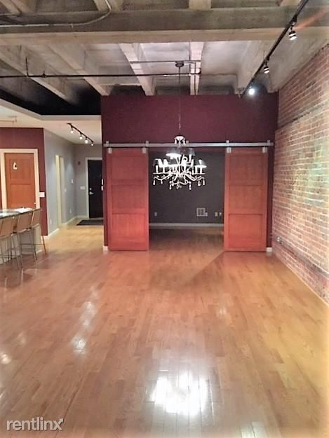 Building Photo - 1008 Dodge St