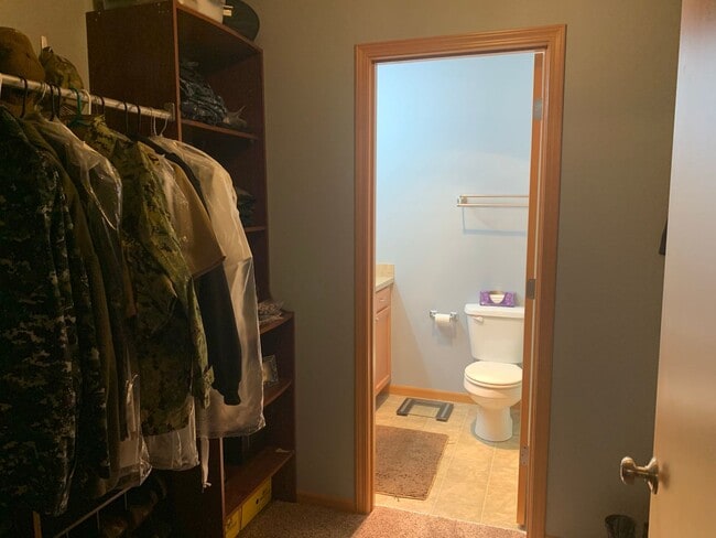 Building Photo - Modern and stylish 3 bedroom home in Lovely Neighborhood