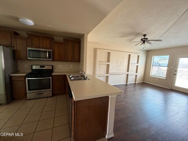 Building Photo - 6229 Lovebird Ln