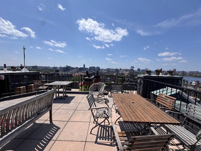 Building Photo - 416 Marlborough St
