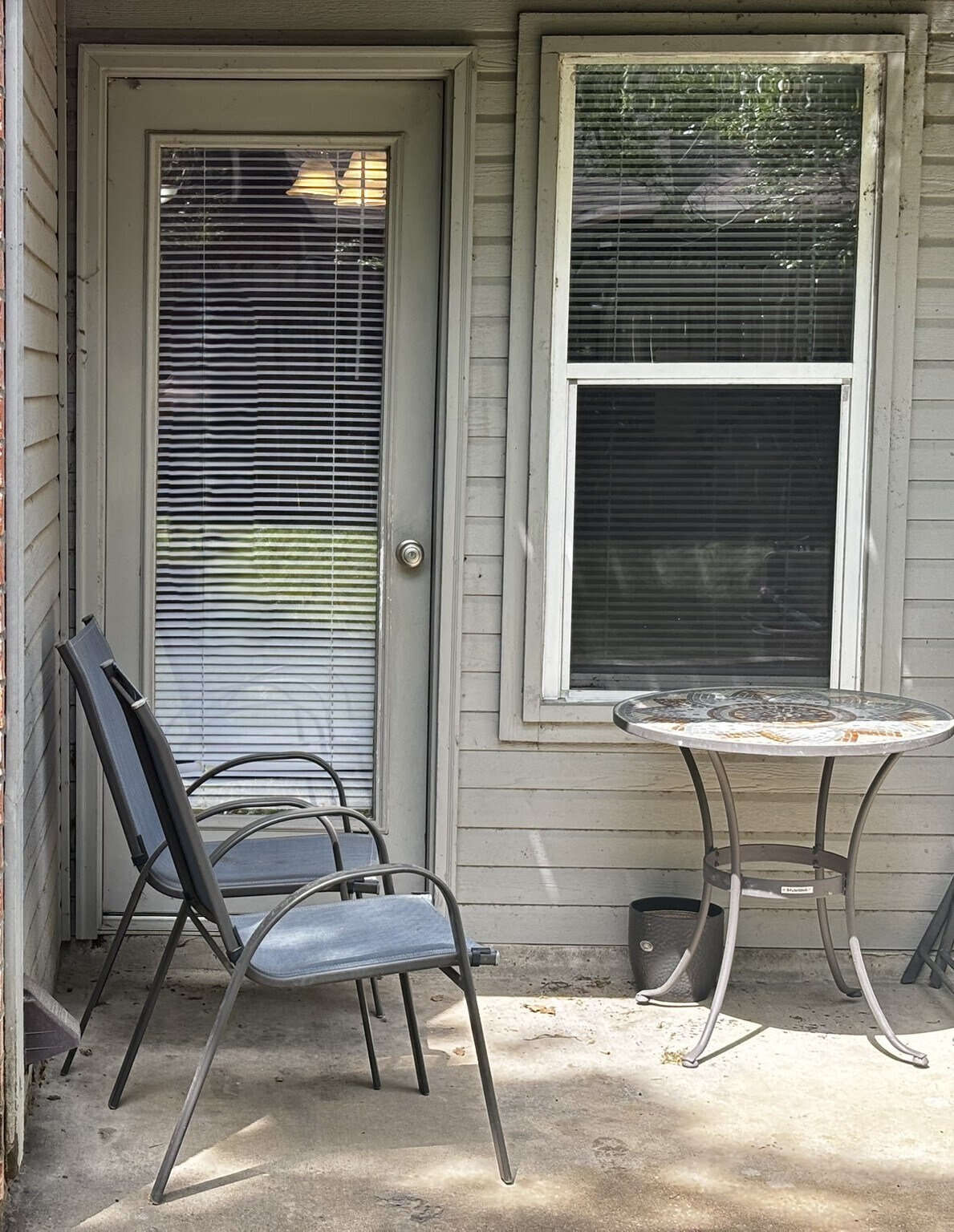 Building Photo - 409 Creek St