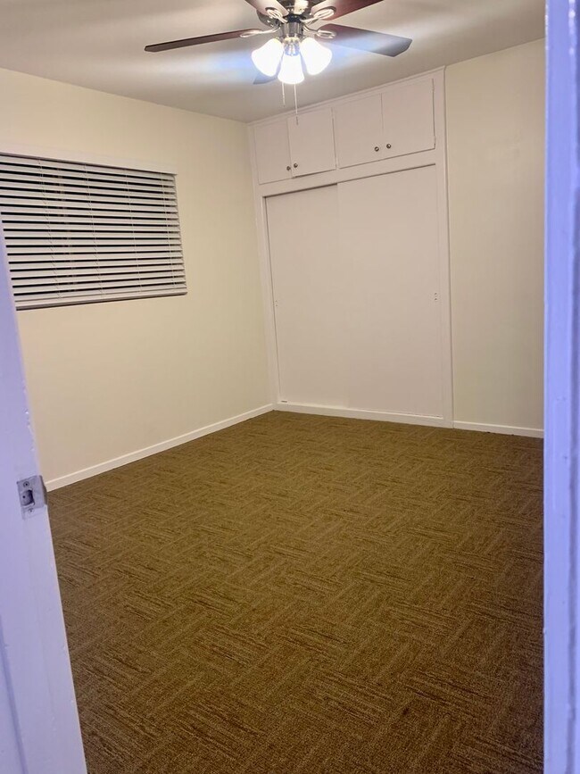 Building Photo - Cheerful and Spacious 1bd/1bth Upstairs Unit