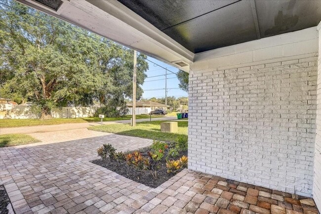 Building Photo - Remodeled South Tampa Home