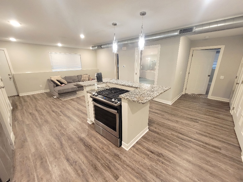 Building Photo - 2829 27th Ave S