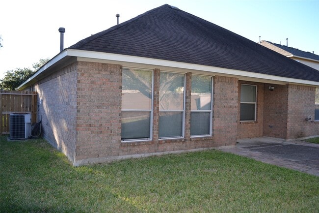 Building Photo - 1909 Highland Point Ct