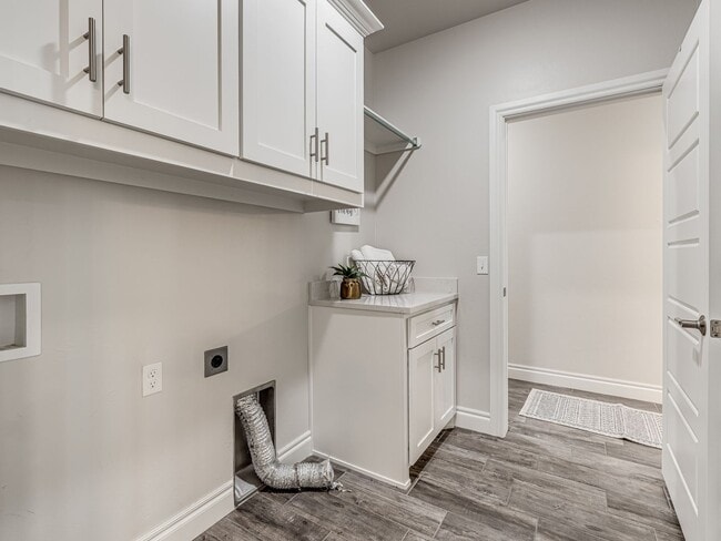 Building Photo - Pool + Deer Creek Schools + 4 bedrooms + 3 car garage + Bonus Room