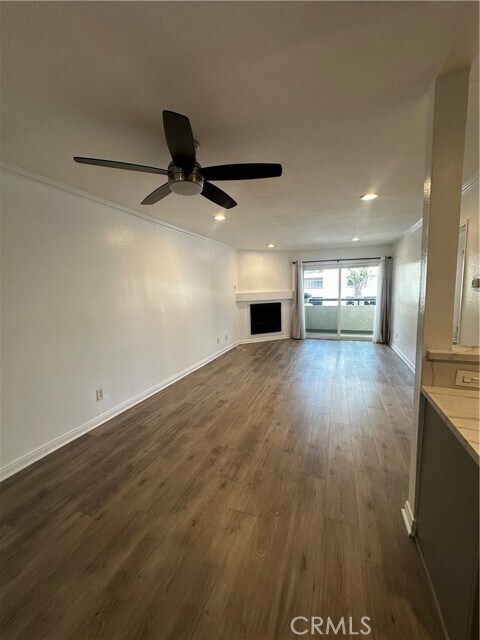 Building Photo - 5500 Owensmouth Ave