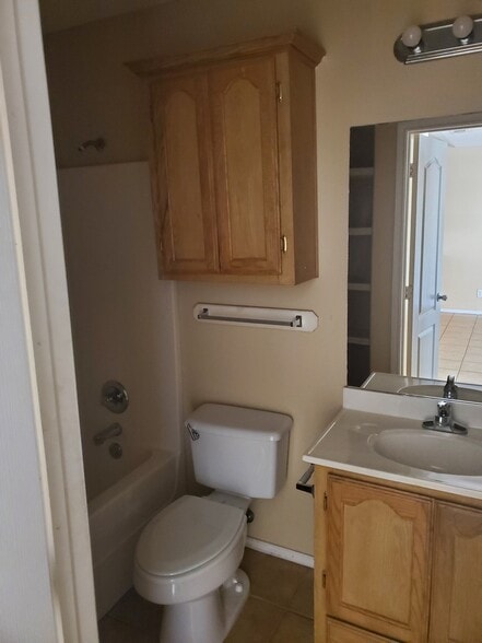 Building Photo - 2501 Toledo Ave